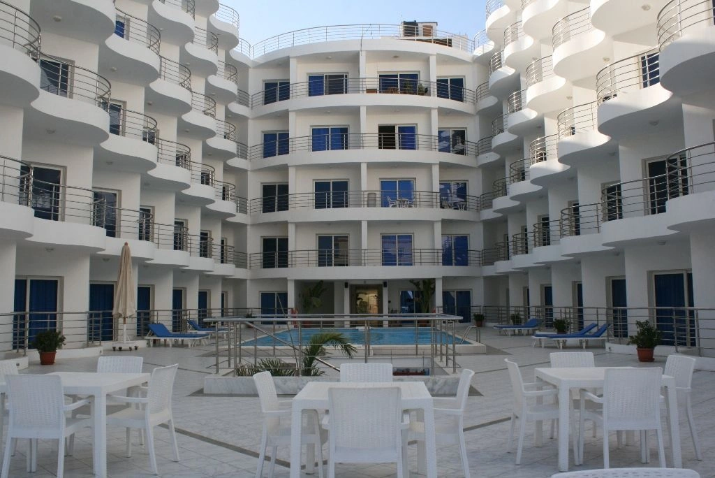 Квартира в престижном комплексе с бассейном в центре Хургады - $ 84,300