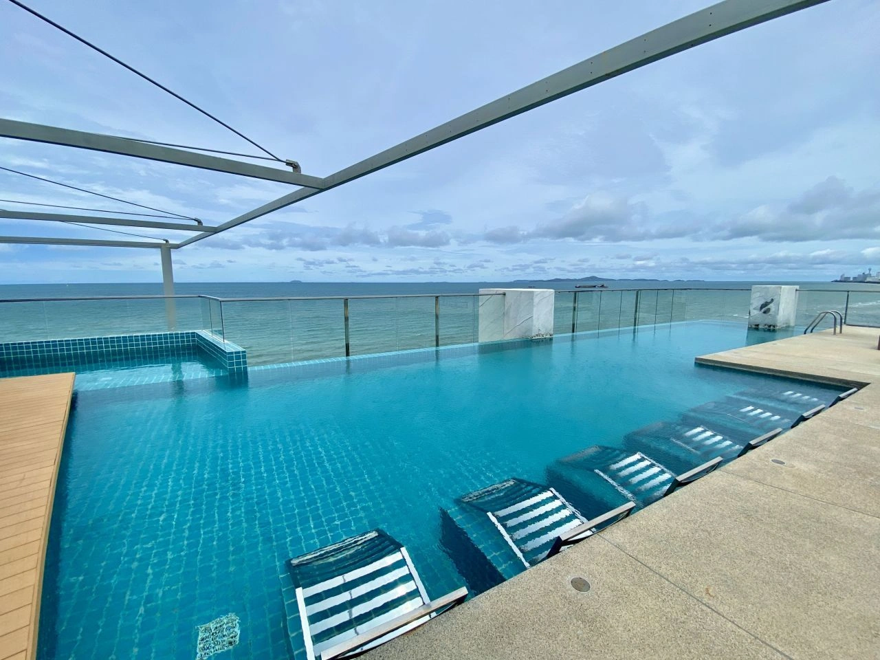 Квартира 35 на первой линии моря в Паттайе