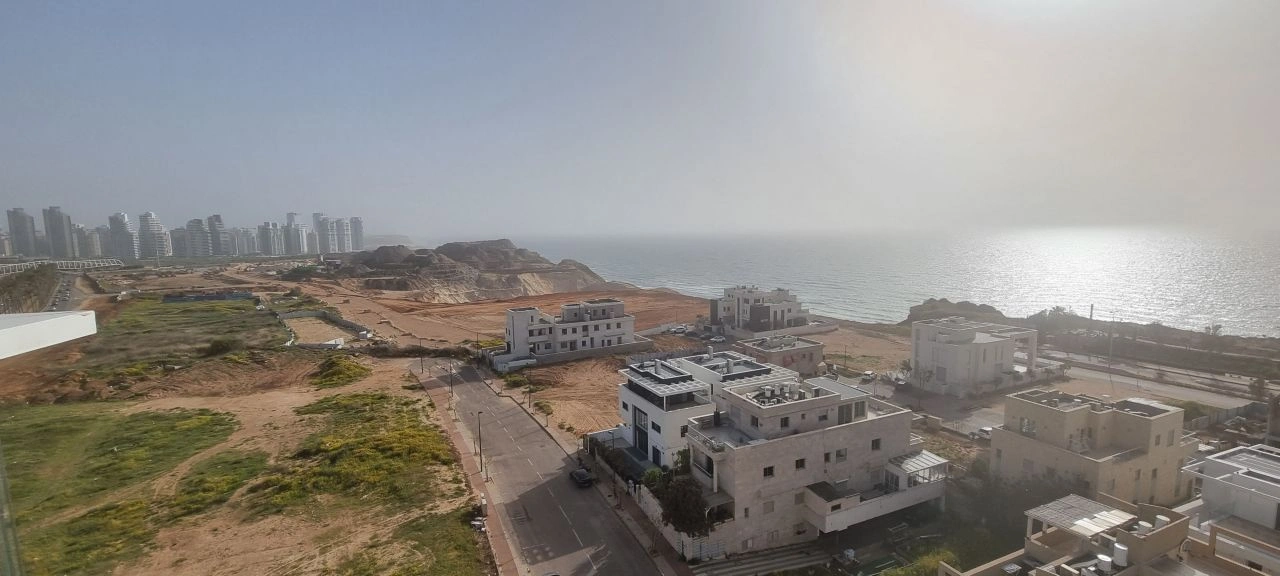 Пентхаус в Нетании с бассейном и панорамным видом на море, Израиль