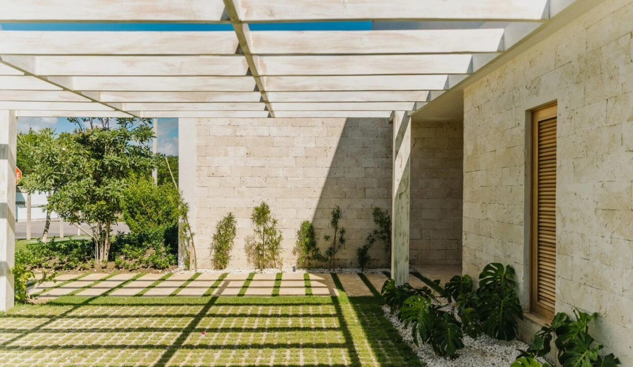 С меблированная вилла в охраняемом комплексе в Пунта-Кане, Доминиканская Республика - $559,100