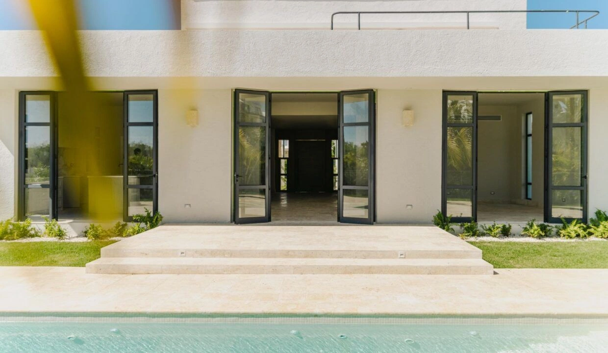 С меблированная вилла в охраняемом комплексе в Пунта-Кане, Доминиканская Республика - $559,100