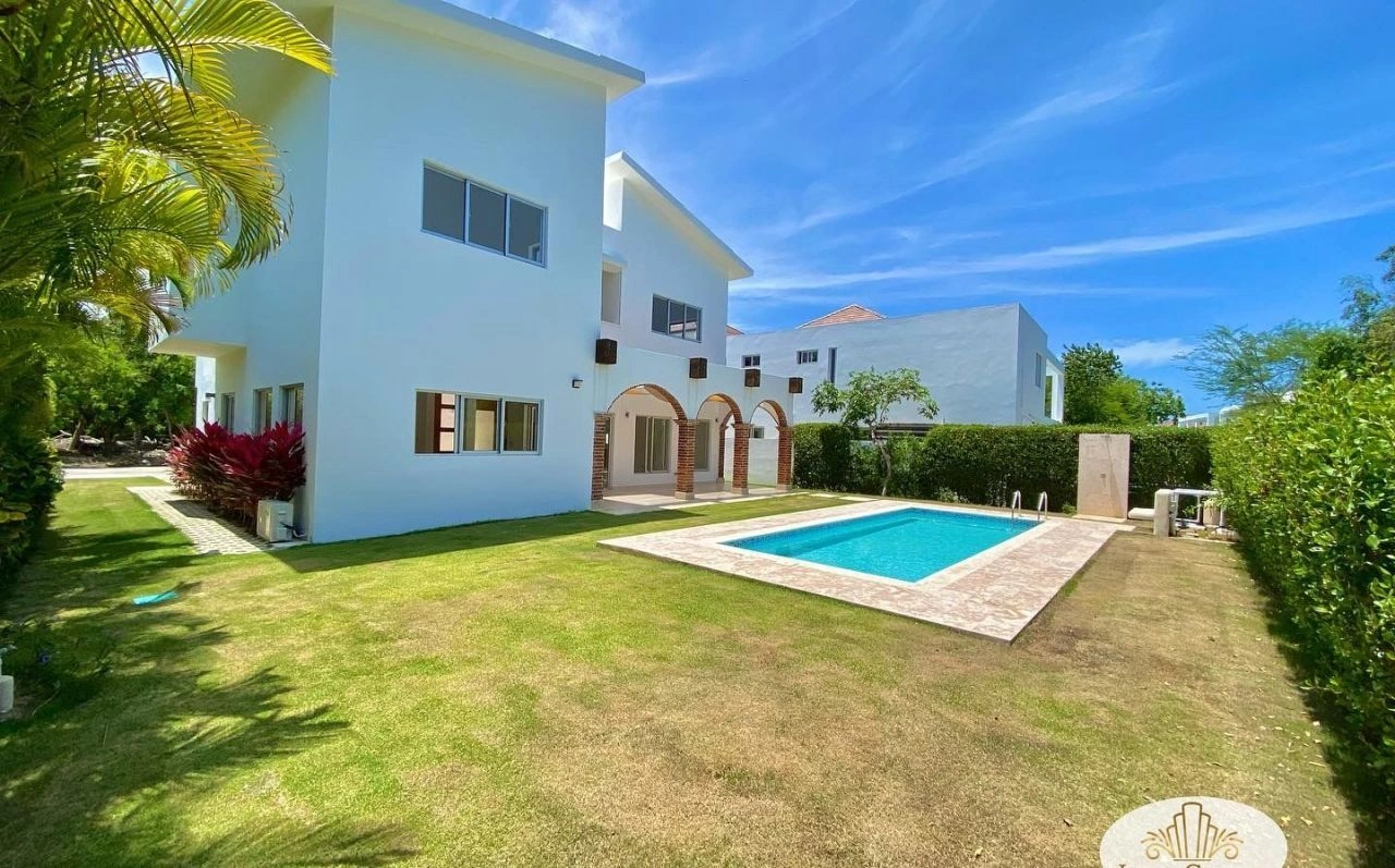 Вилла 3+2 с бассейном в Пунта-Кана, Доминикана