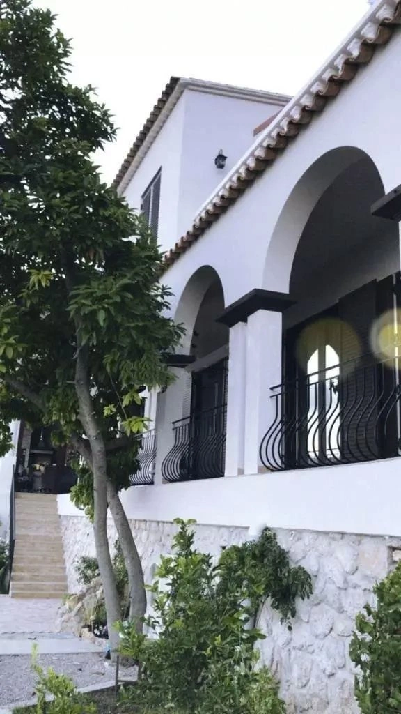 Вилла с видом на море и садом в Рокебрун-Кап-Мартен, Франция