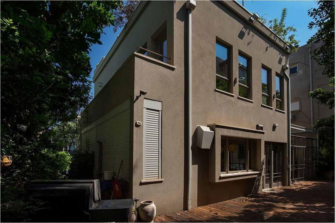 Вилла 6+1 с собственным садом в центре Тель‑Авива