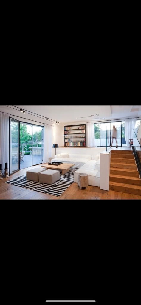 Вилла в Рамат-Хашароне с современной дизайнерской отделкой, Израиль