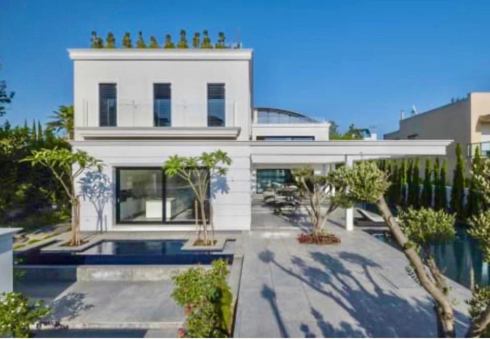 Fully furnished Villa by the sea in Herzliya, Israel