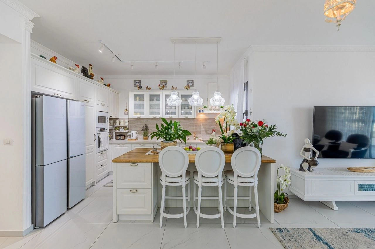 Квартира в Бат Яме с панорамным видом на море, Израиль