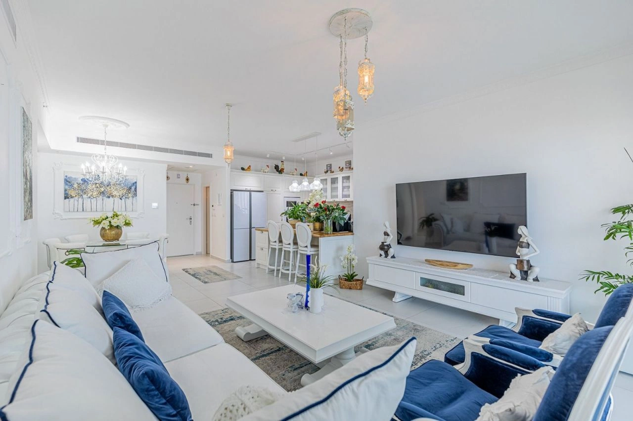 Квартира в Бат Яме с панорамным видом на море, Израиль