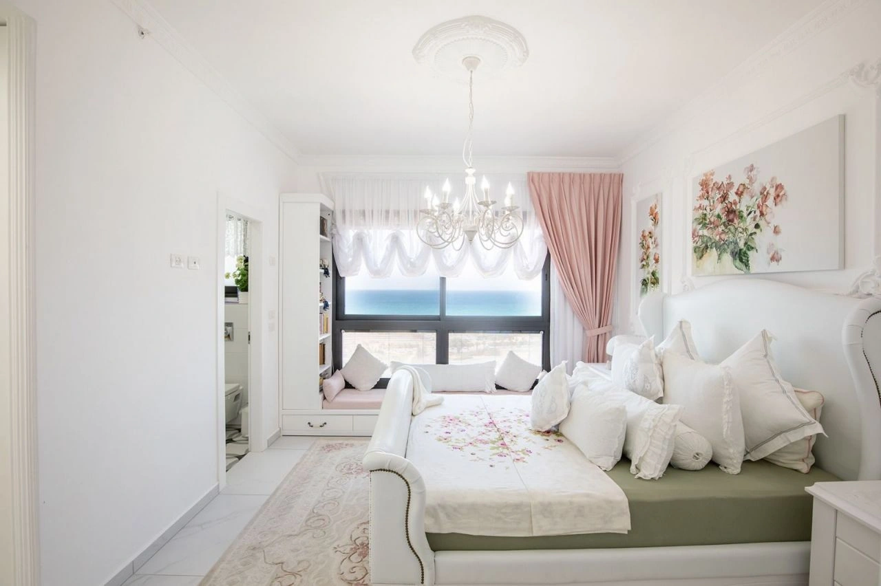 Квартира в Бат Яме с панорамным видом на море, Израиль