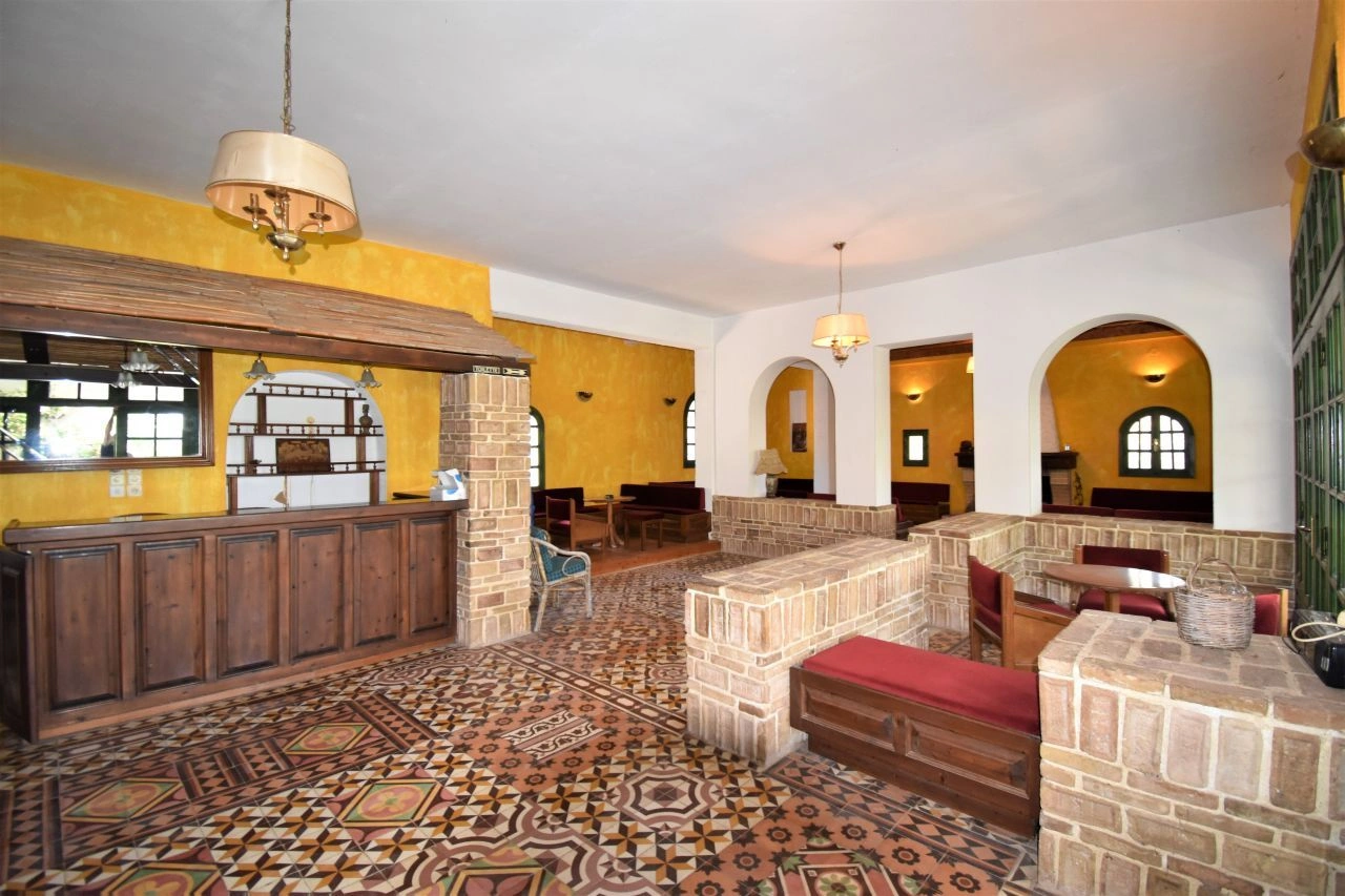 Прекрасная вилла площадью 240 м2 в Лутраки, в 100 метрах от моря