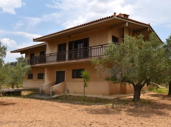 Двухэтажный дом 400 м² в Лутраки