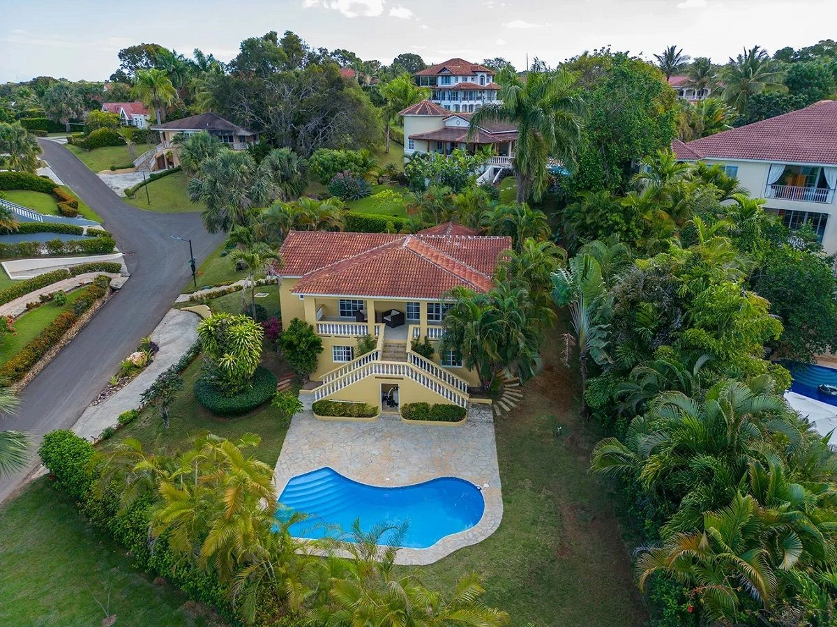 Вилла с террасой, выходящей на океан и горы в Сосуа, Доминиканская Республика - $349,500