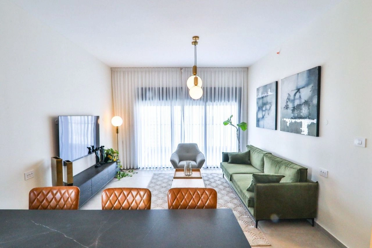 Квартира с просторным балконом в Бат-Яме, Израиль