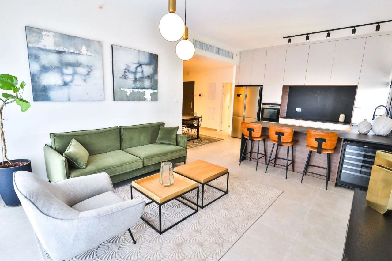 Квартира с просторным балконом в Бат-Яме, Израиль