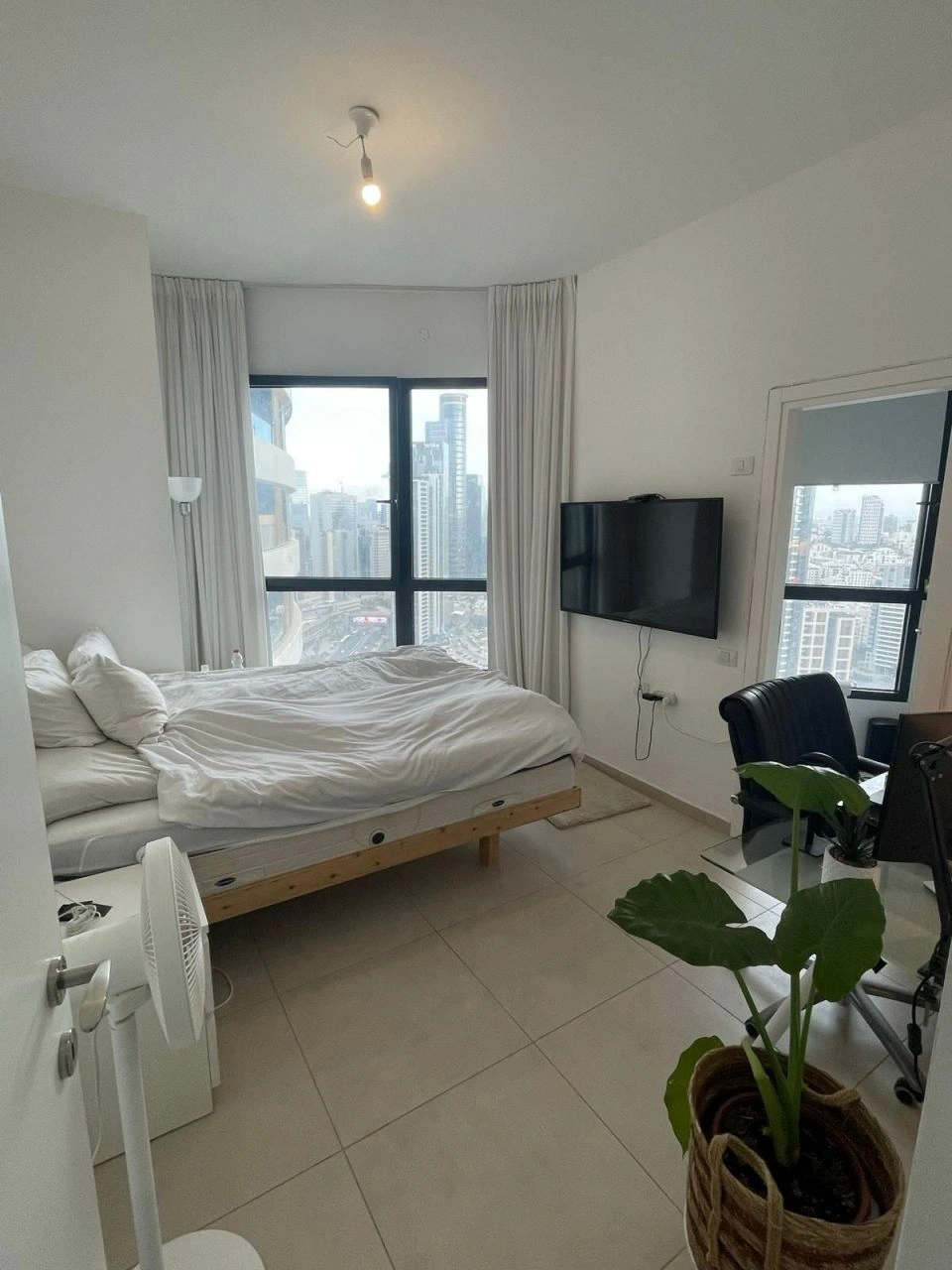 Квартира 3+1 в небоскрёбе в Тель-Авиве, Израиль