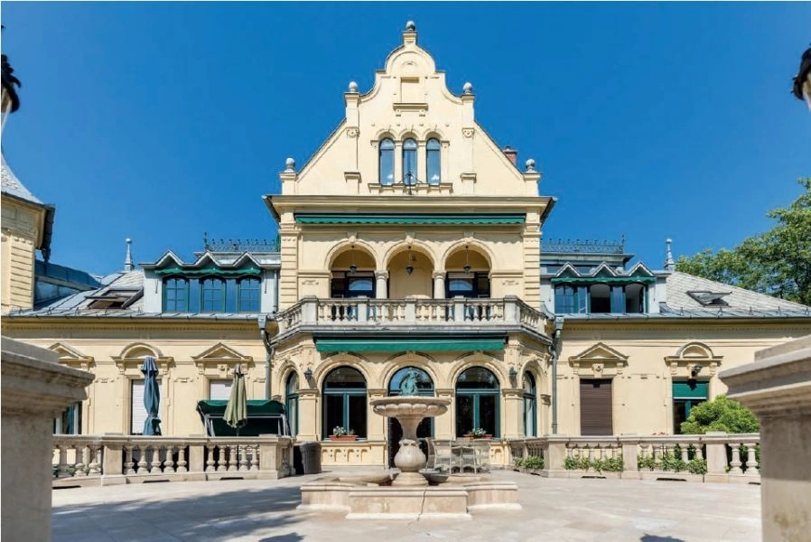 Century-old castle 16+1 in an elite area of Budapest