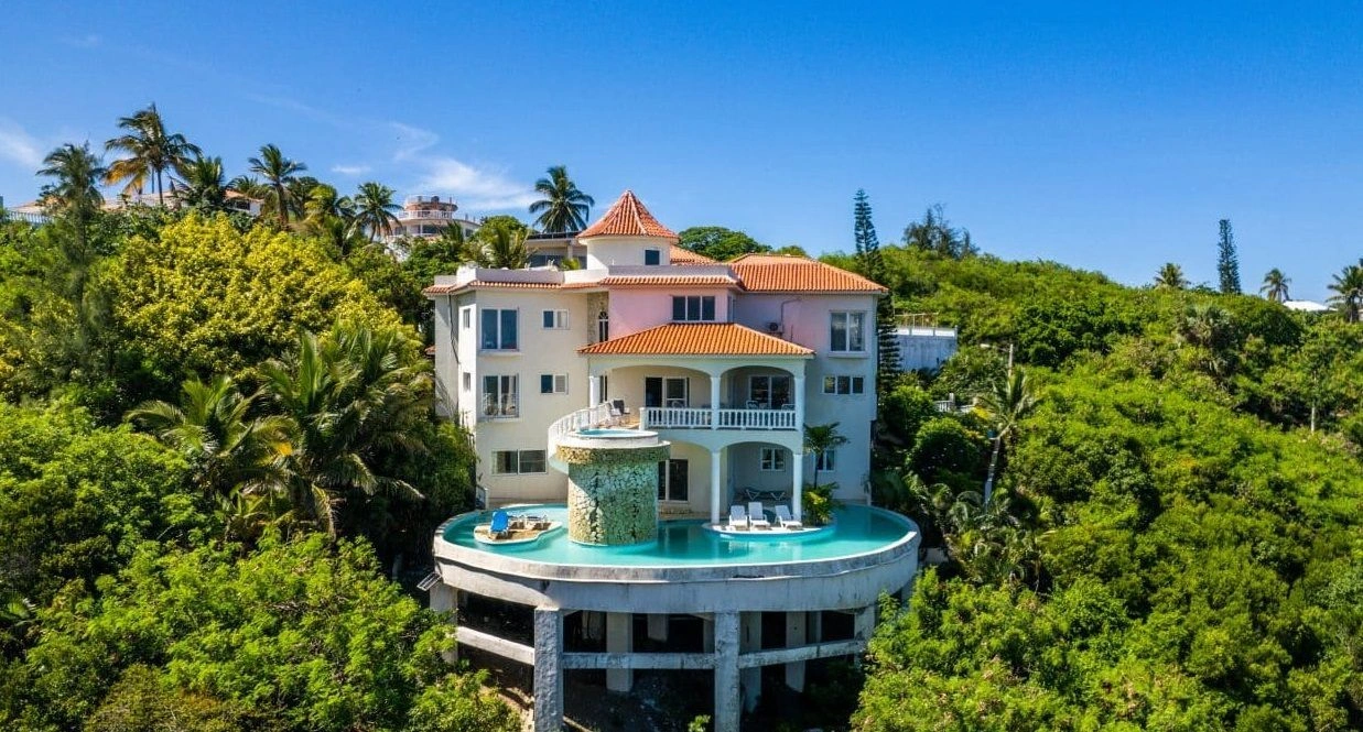 Вилла 7+1 с инфинити-бассейном в Пуэрто-Плата, Доминикана