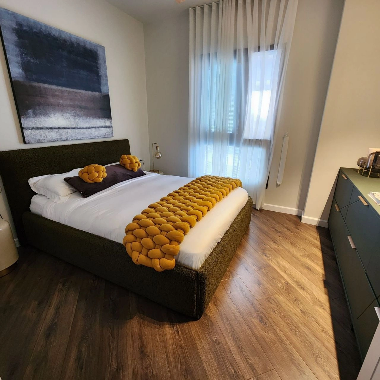 Квартира с мебелью премиум-класса в Бат-Яме, Израиль