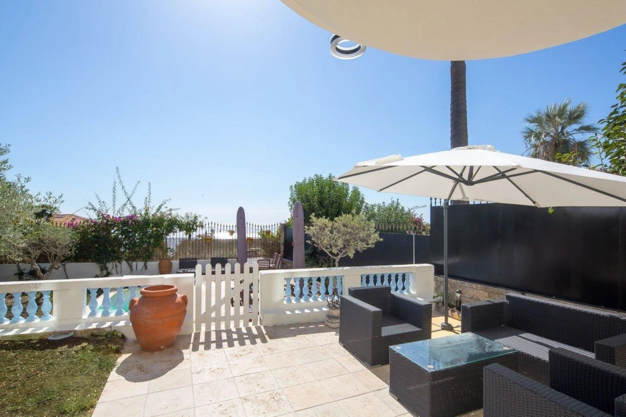 Вилла со благоустроенным садом и бассейном в престижном районе Мон-Борон, Франция