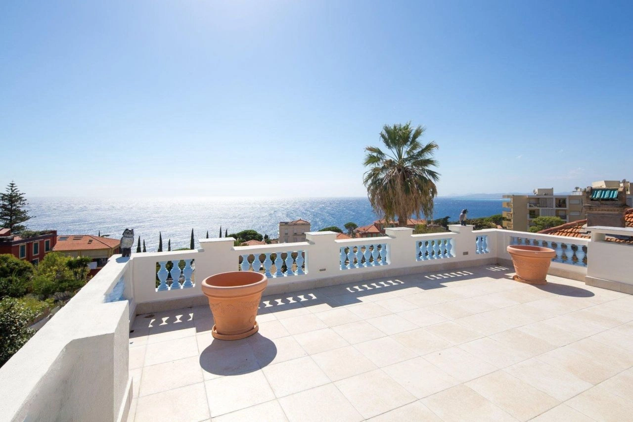 Вилла со благоустроенным садом и бассейном в престижном районе Мон-Борон, Франция