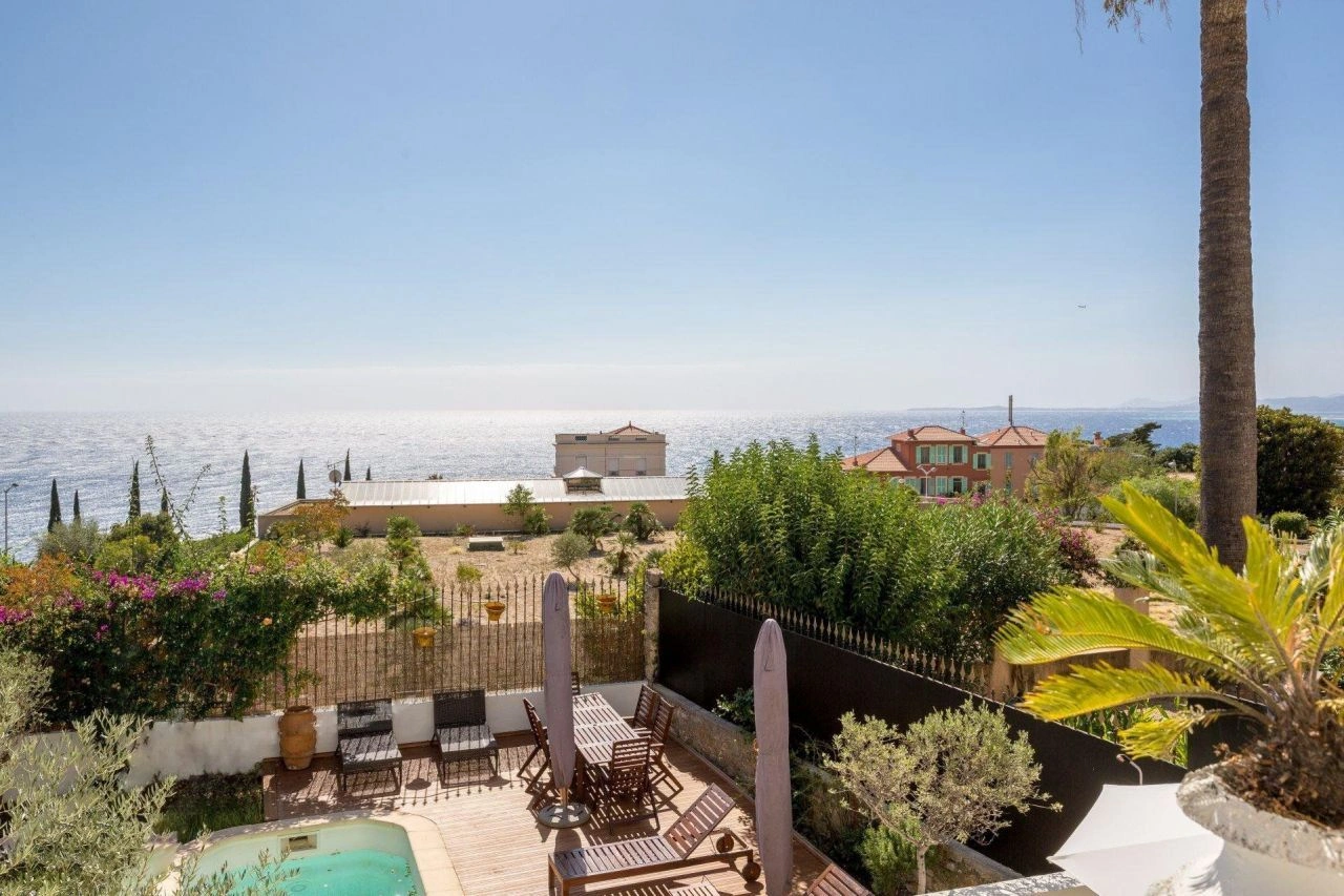 Вилла со благоустроенным садом и бассейном в престижном районе Мон-Борон, Франция