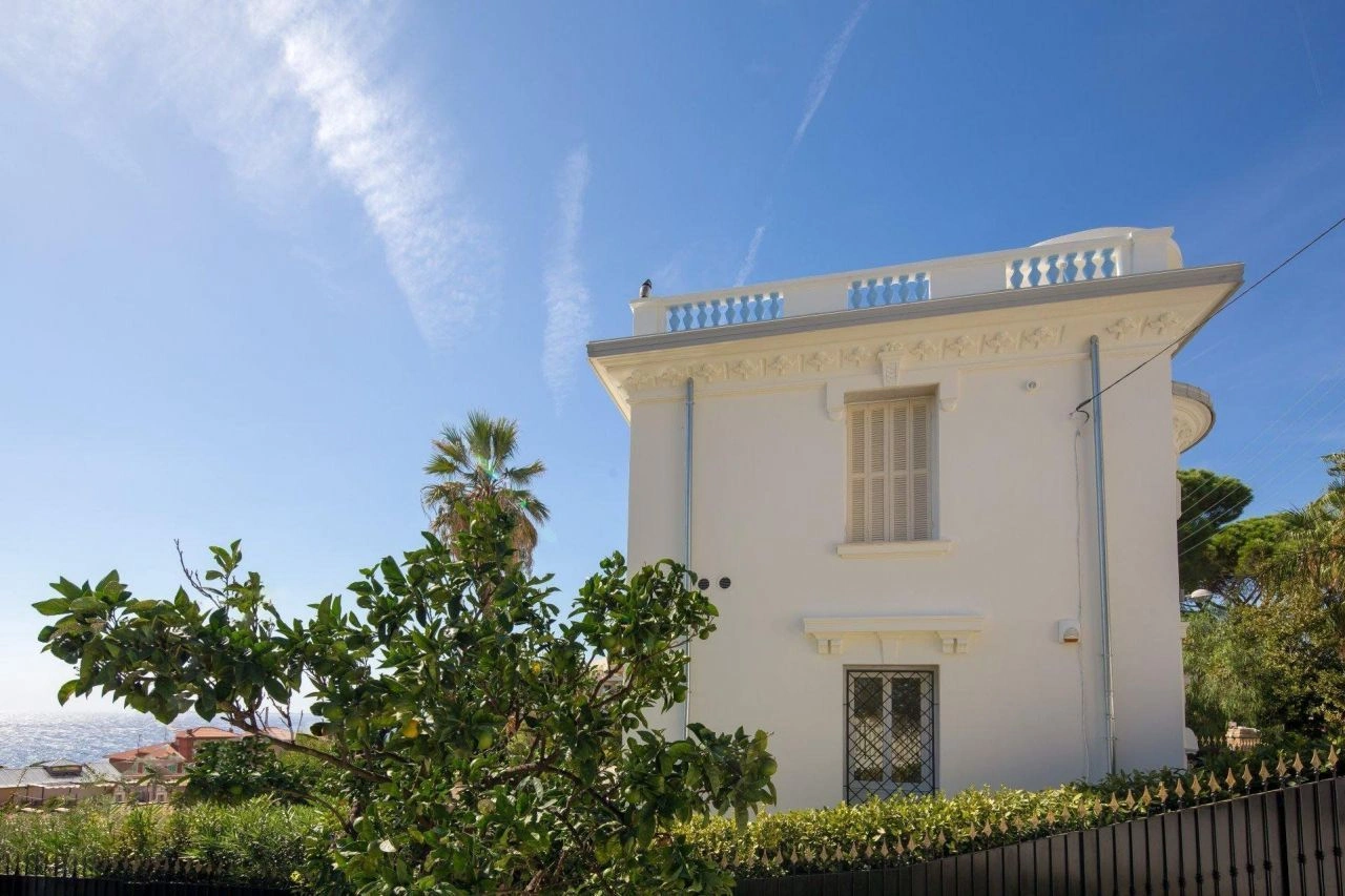 Вилла со благоустроенным садом и бассейном в престижном районе Мон-Борон, Франция