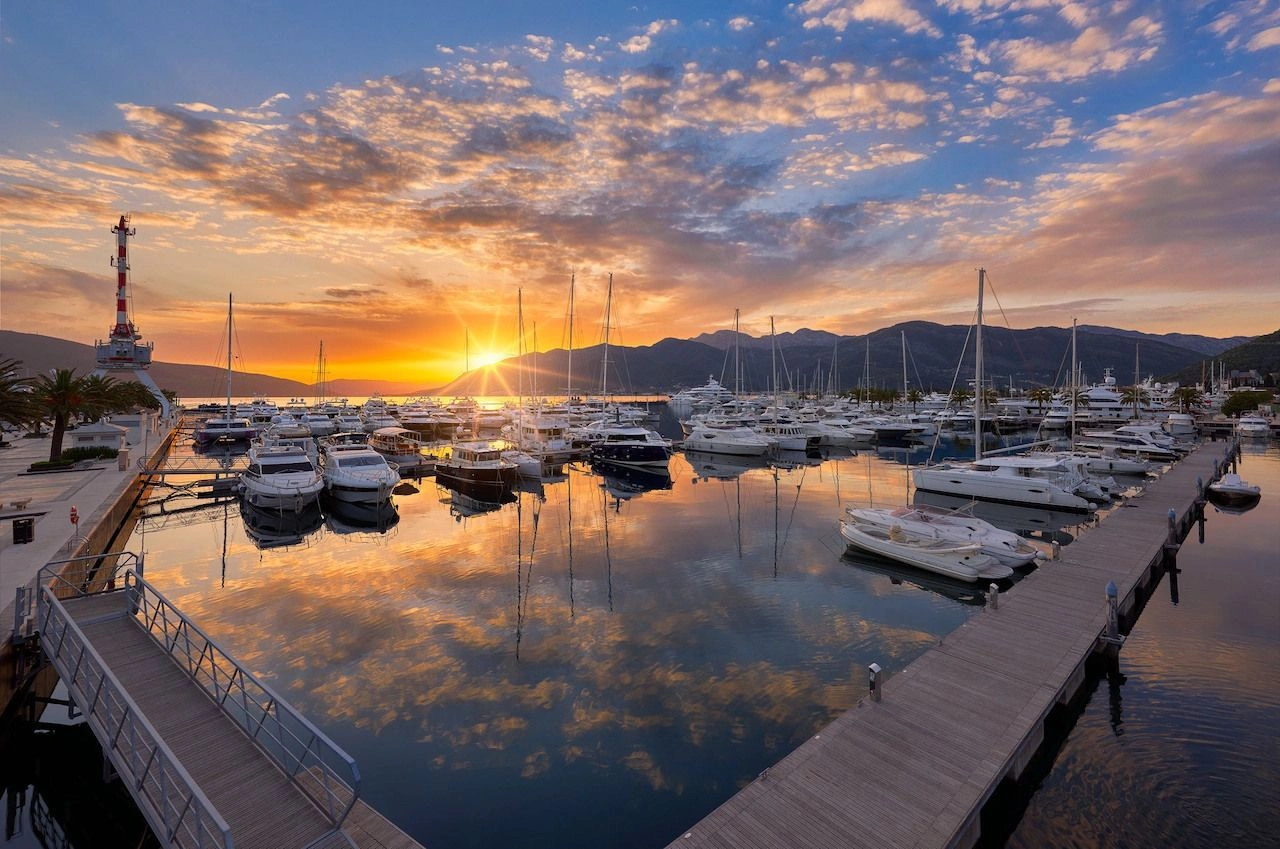 Роскошная квартира 64 м2 в новом квартале Порто-Монтенегро - Бока Плейс