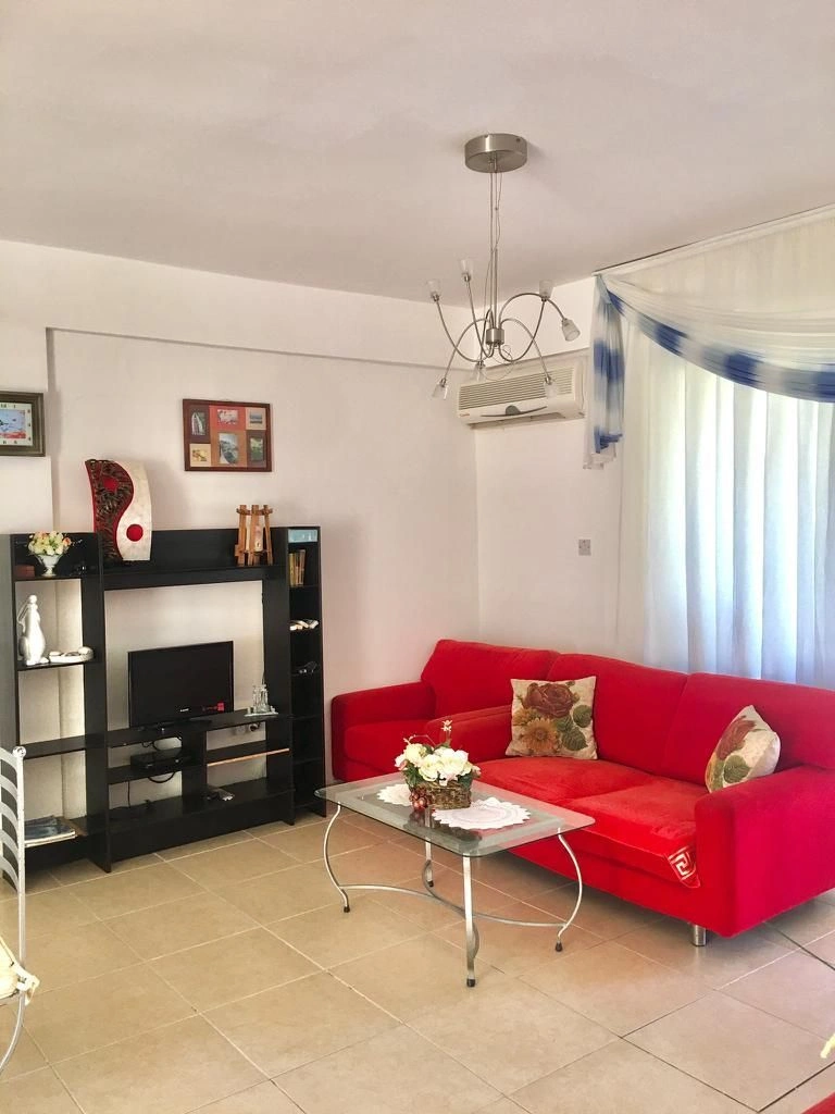 Квартира 2+1 с выходом к бассейну