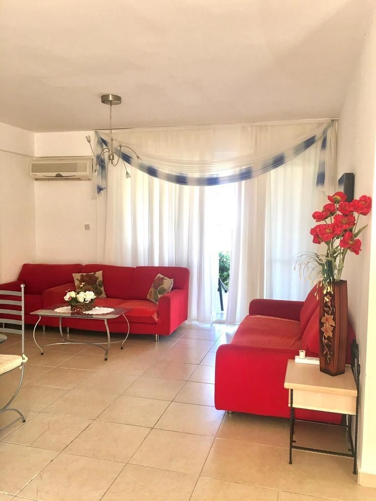 Квартира 2+1 с выходом к бассейну