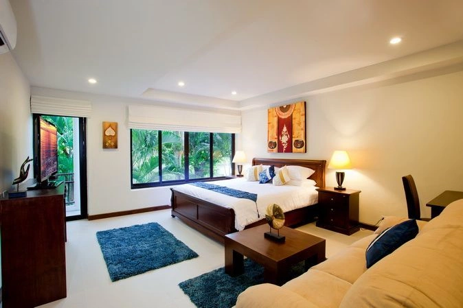 Прекрасный таунхаус 200 m2 на пляже Най Харн, Пхукет