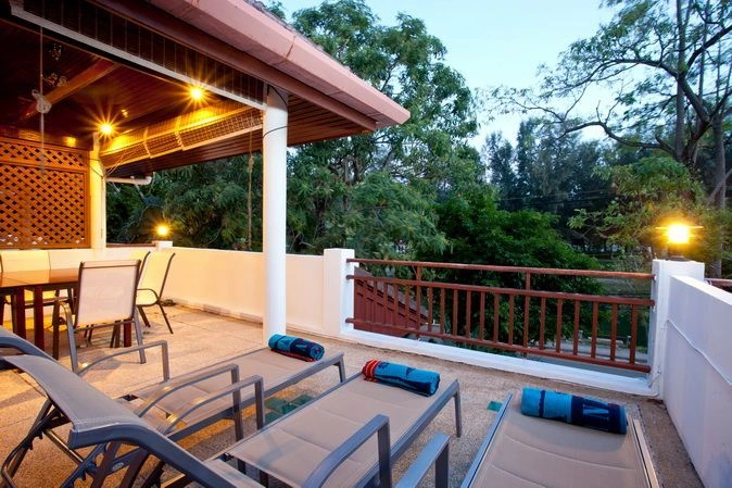 Прекрасный таунхаус 200 m2 на пляже Най Харн, Пхукет