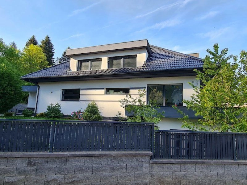 Половина трехэтажного дома 5+1