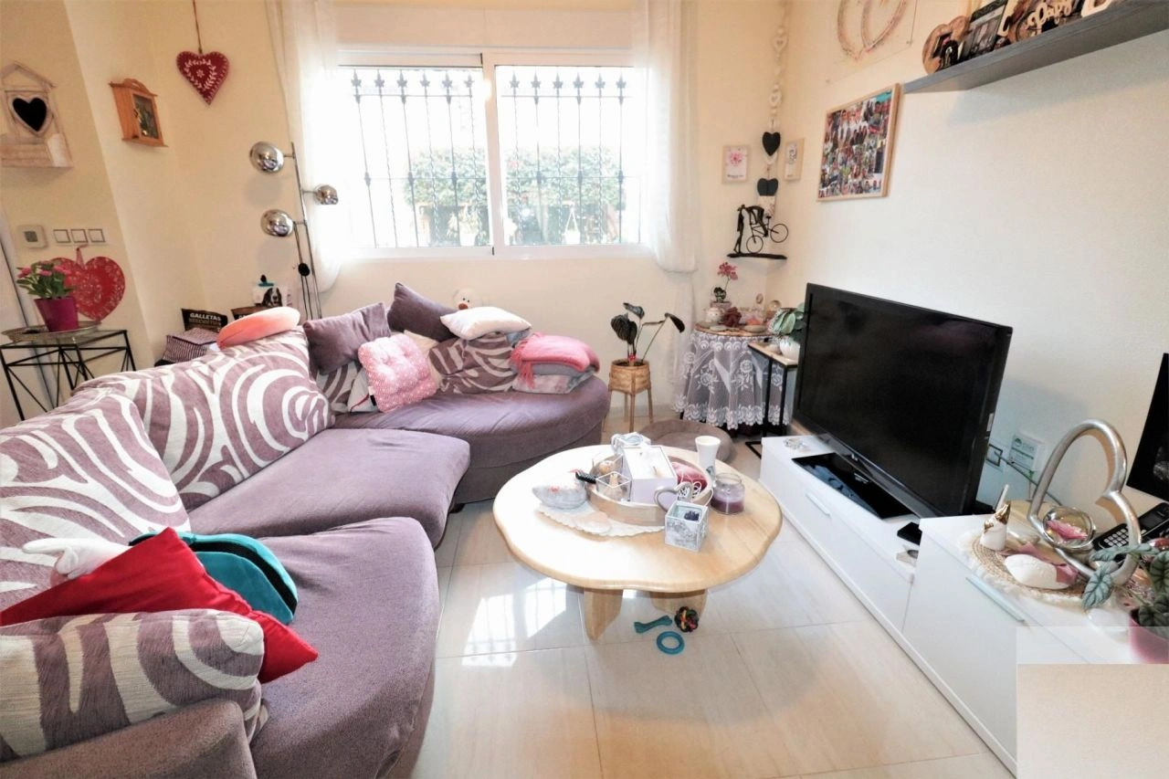 Двухэтажный дом в районе Вильямартин, Коста-Бланка. Испания