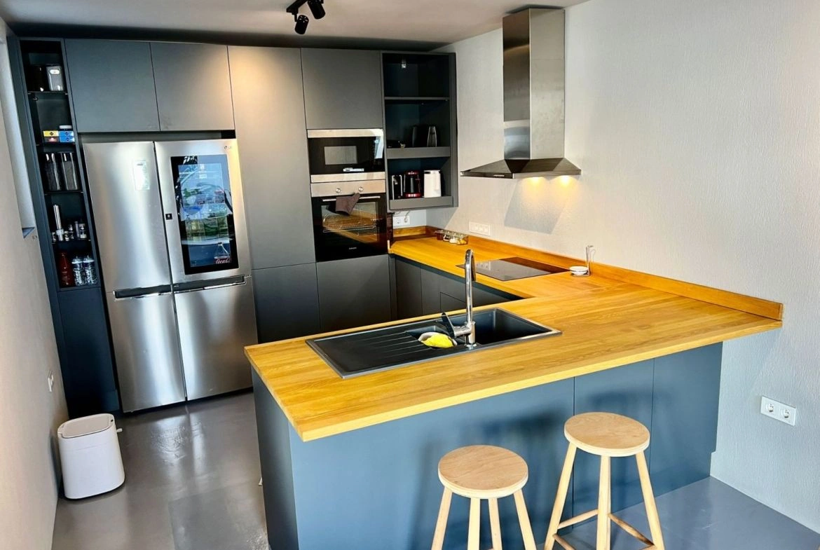 Вилла 3+1 в Бодруме с частным пляжем