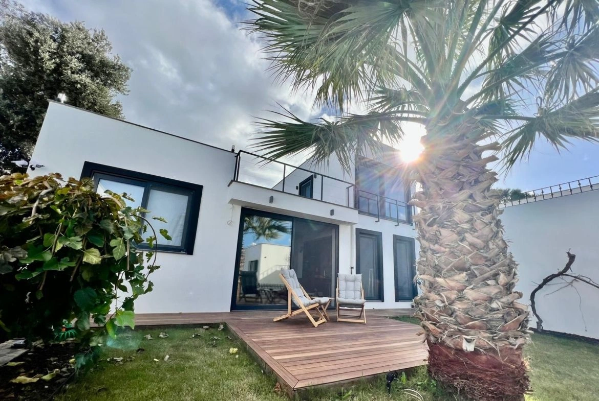 Вилла 3+1 в Бодруме с частным пляжем