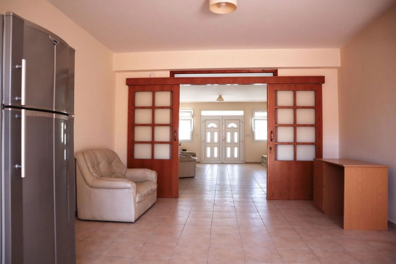 Прекрасная вилла 250 м2 в Ларнаке