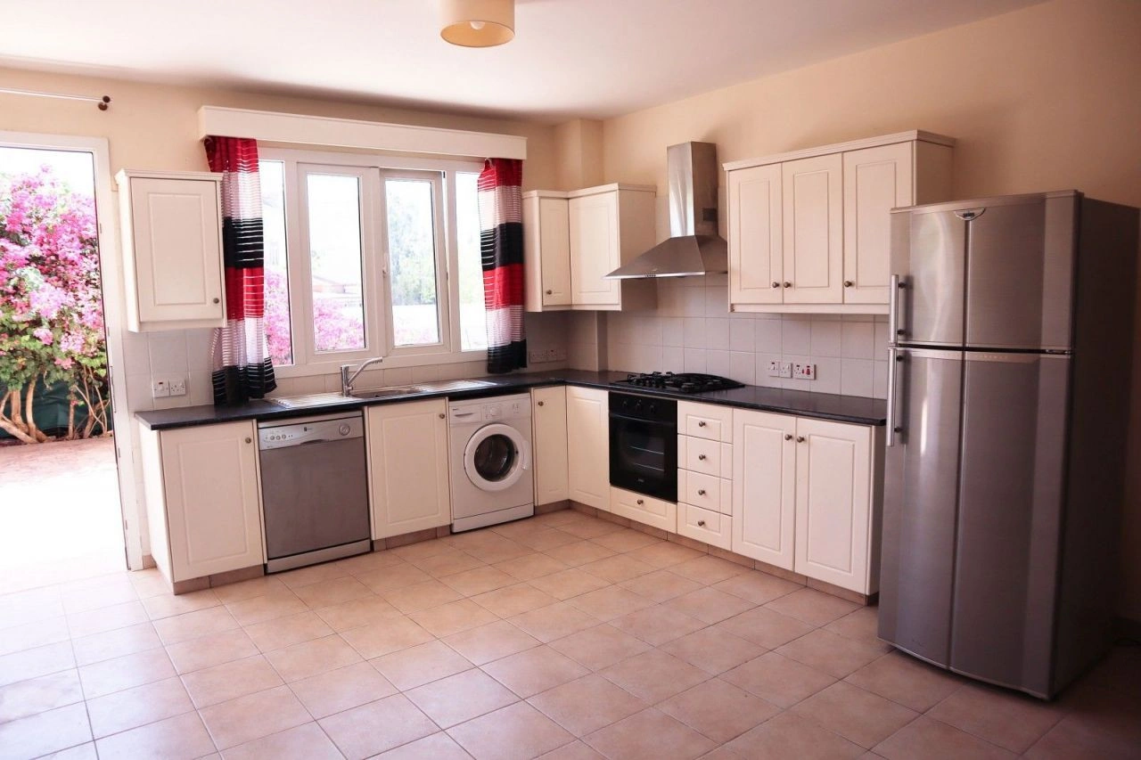 Прекрасная вилла 250 м2 в Ларнаке