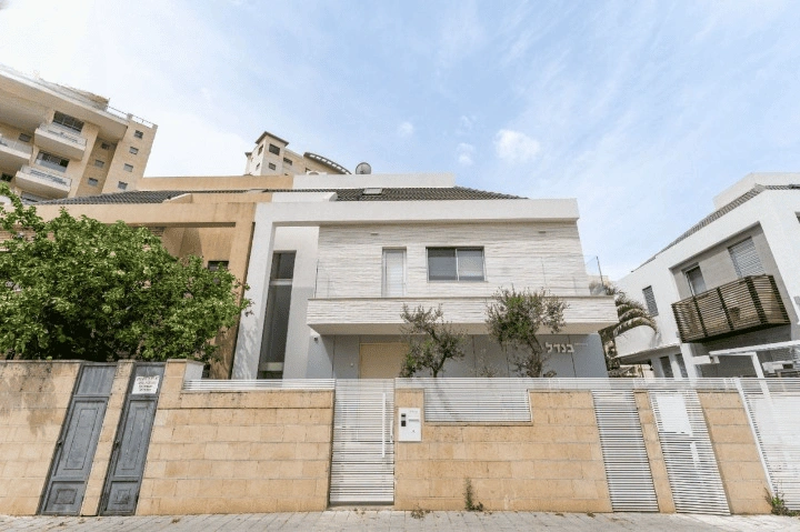 Коттедж с дизайнерским ремонтом в Холоне, Израиль