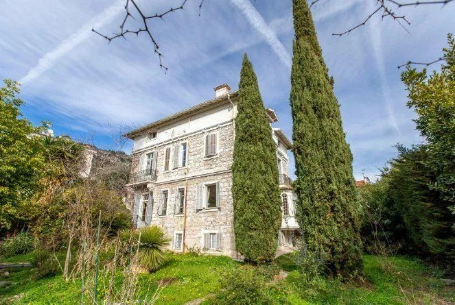 Дом в Больё-сюр-Мер, Франция, 355 м²