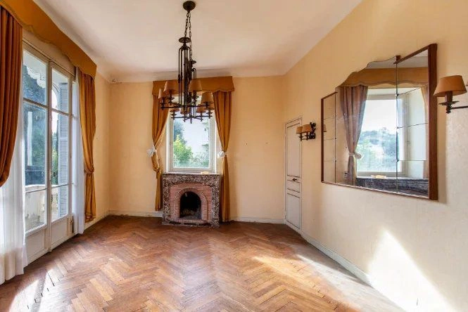 Дом в Больё-сюр-Мер, Франция, 355 м²