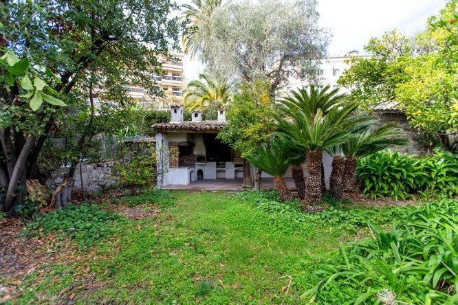 Дом в Больё-сюр-Мер, Франция, 355 м²