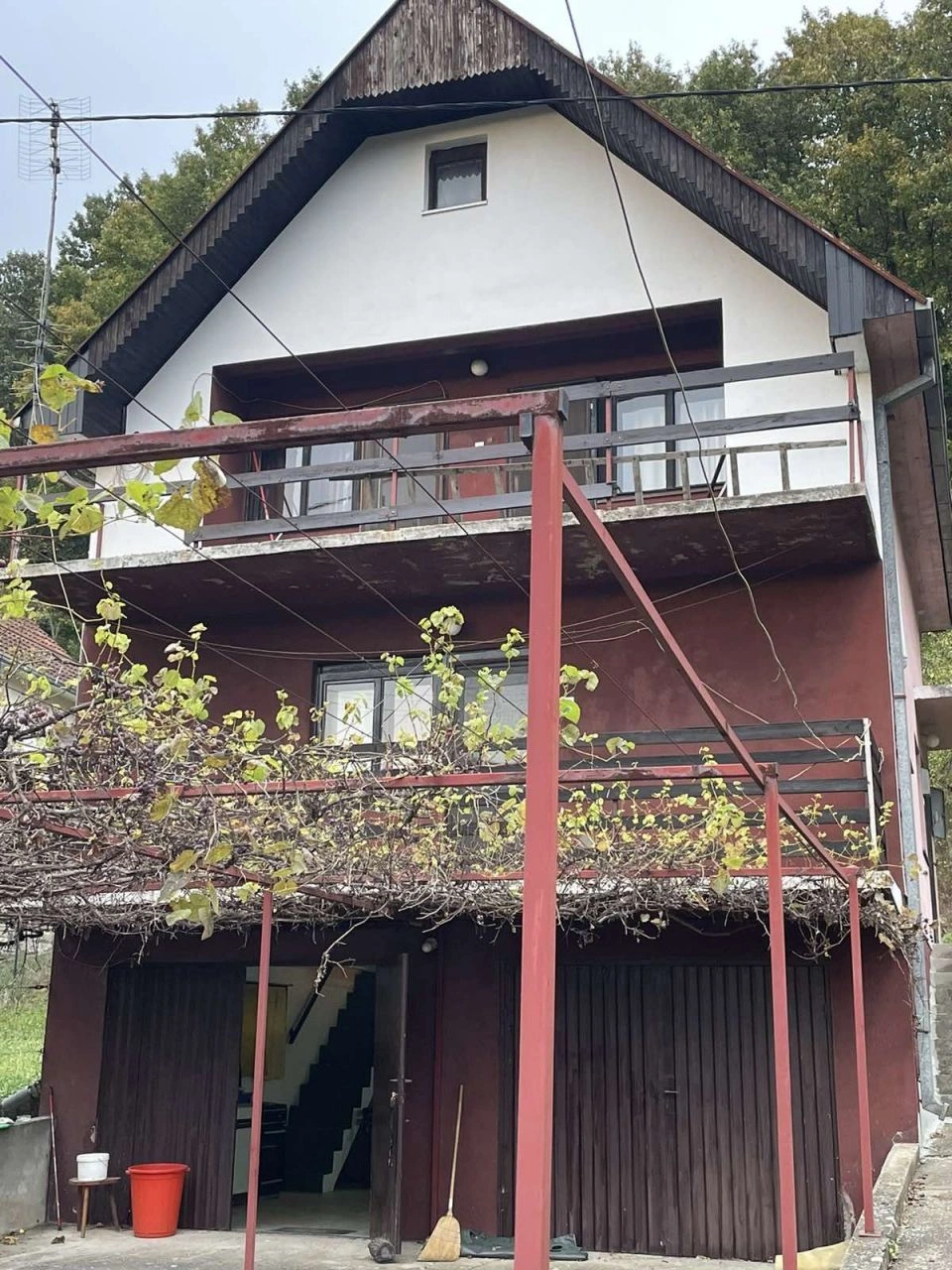 Великолепная вилла с видами на горы и лес в пригороде Лига - 35 000 €