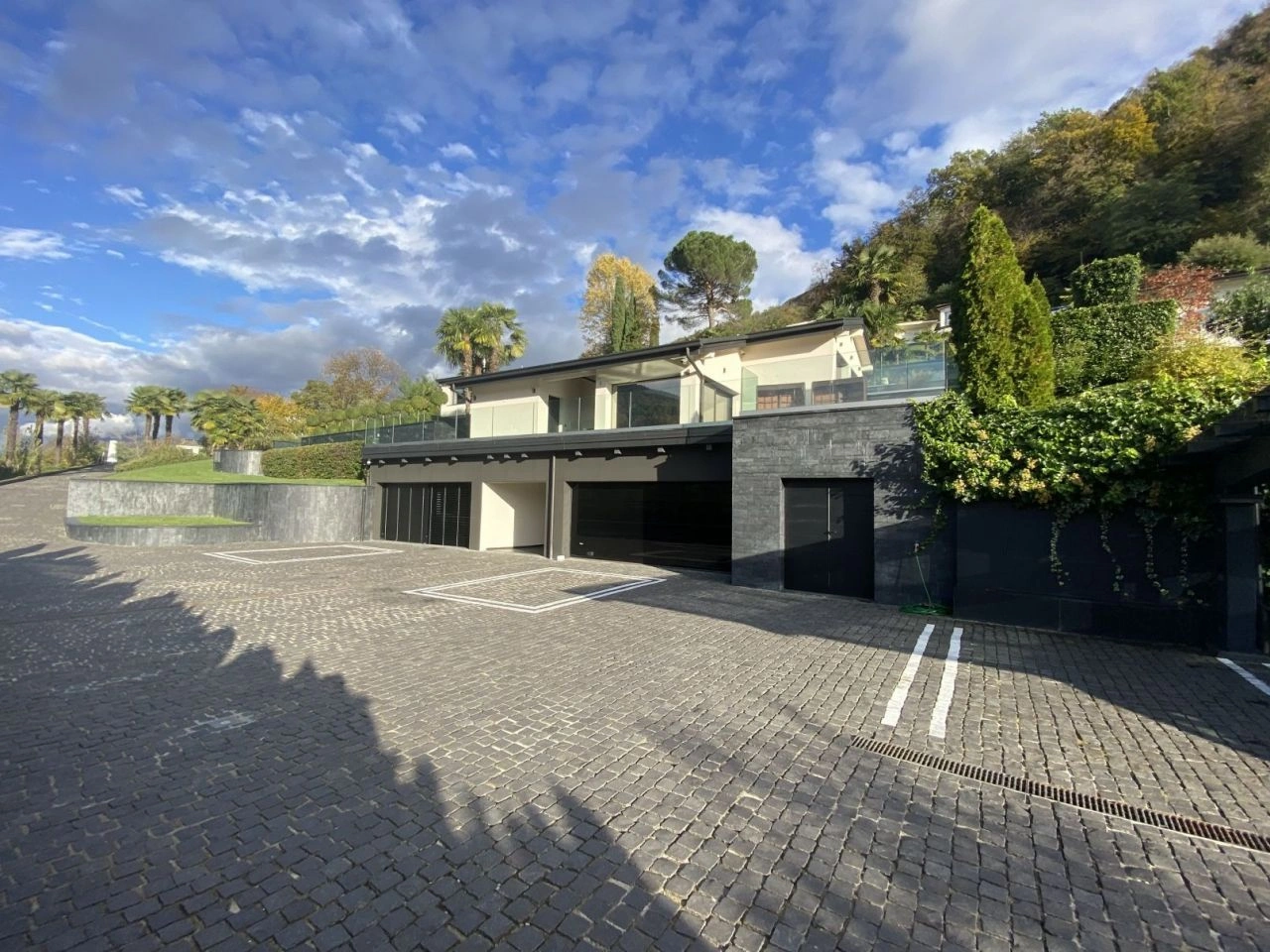 Вилла на озере в Лугано с частным причалом, Швейцария