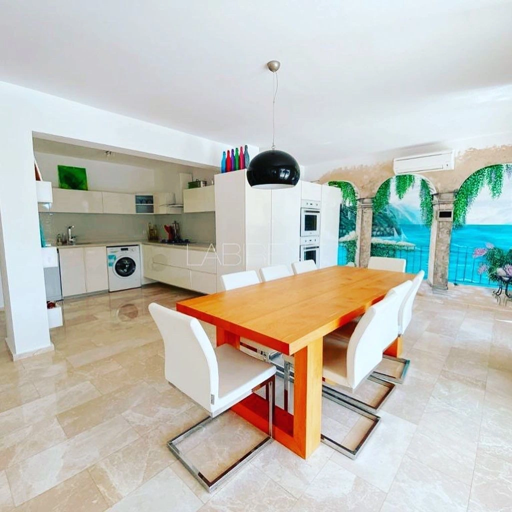 Меблированная вилла 4+1 в районе Оваджик города Фетхие