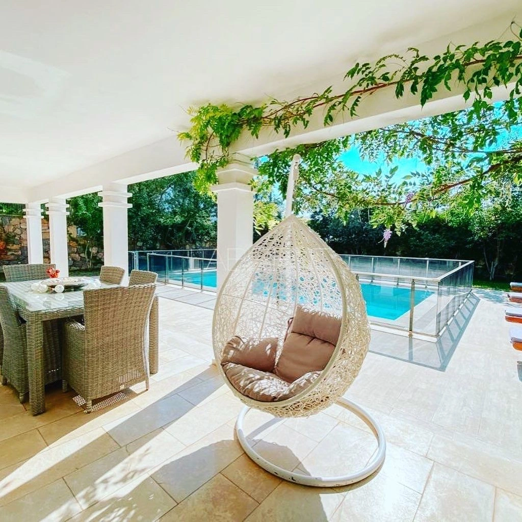 Меблированная вилла 4+1 в районе Оваджик города Фетхие