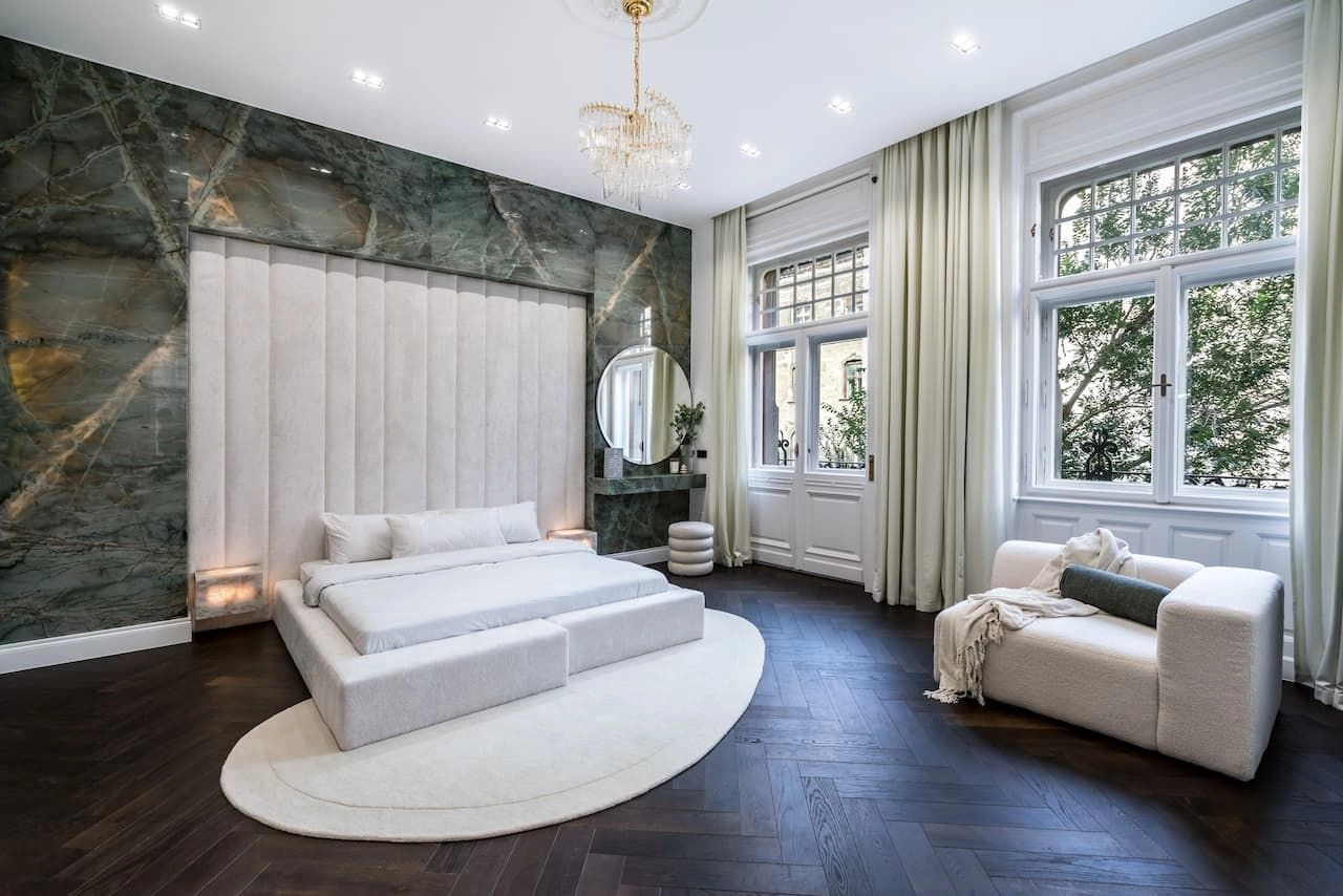 Квартира 141 м2 в историческом здании рядом с парламентом