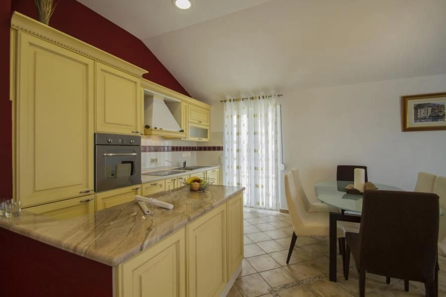 Просторная квартира площадью 82 м² в 600 метрах от моря