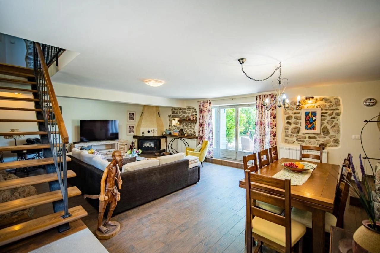 Вилла в Тивате за 852k € ✅ недвижимость в Черногории