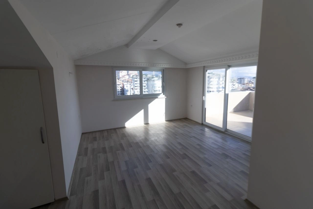 Роскошный дуплекс 3+1 с панорамным видом на море в Аланье