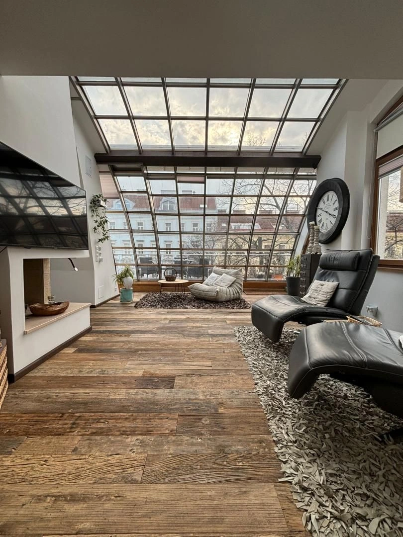 Квартира на последнем этаже с частной террасой в Вене, Австрия, 108 м²